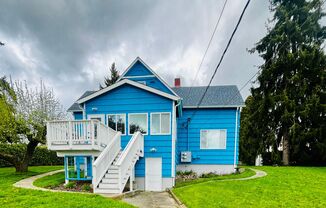 Newly Remodeled Apartment in the Center of Downtown Poulsbo!