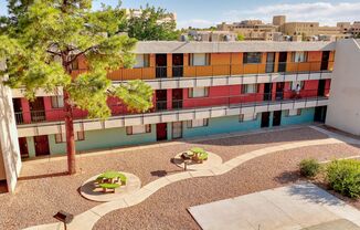 2 beds, 1 bath, 905 sqft, $995, Unit 1402-B