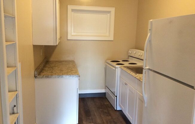 1 bed, 1 bath, $895, Unit Apt #3