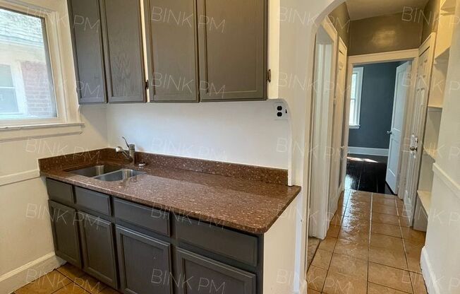 1 bed, 1 bath, $800, Unit Upper 1