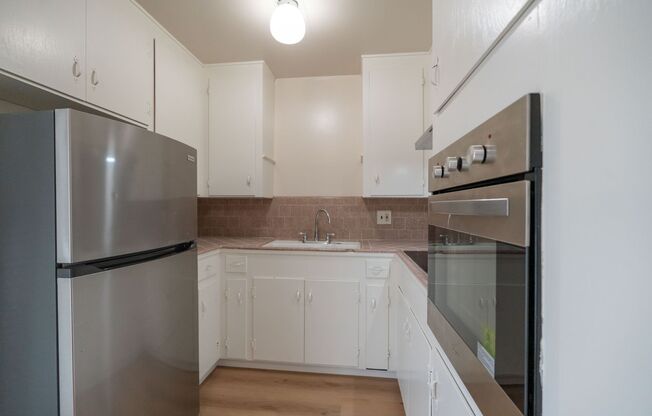 1 bed, 1 bath, 640 sqft, $2,375, Unit A