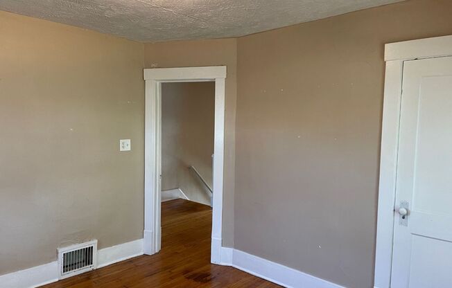 3 beds, 1 bath, $1,200