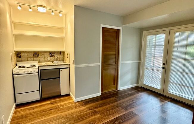 Studio, 1 bath, 500 sqft, $1,900, Unit 5