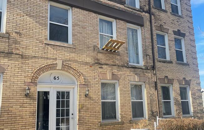 65 N Linwood Ave