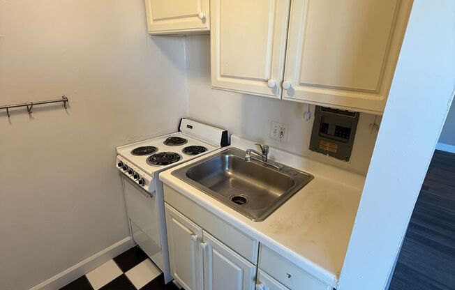 Studio, 1 bath, 400 sqft, $895, Unit #411