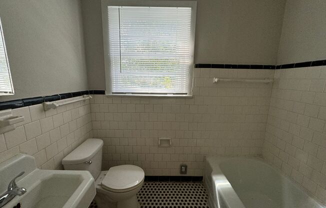 2 beds, 1 bath, $900