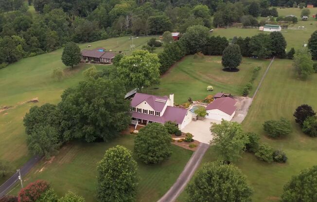 PEACEFULL COUNTRY ESCAPE...4 BEDROOM, 3 BATH HOME IN CORRYTON!!