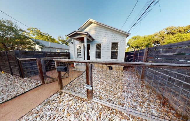 Austin Style Cottage in East Austin!