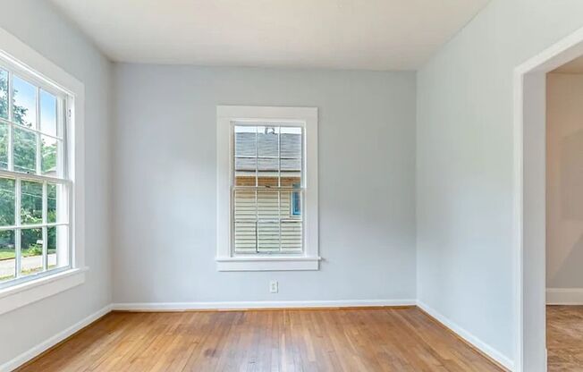 3bd/2ba in the Heart of Oakland City and Mere Minutes From Marta, I-20, and I-75/85!