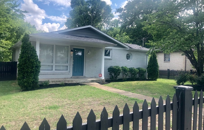 Cleveland Park Renovation!  Walking Distance to Everything! Jetted Shower - Fully Fenced - Garage - Storage - Pets Ok!