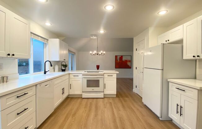 FULLY UPDATED Auburn home near Thomas Jefferson HS