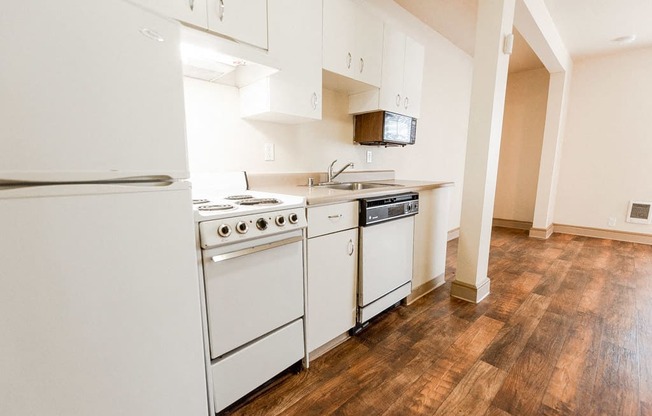 Seattle Apartments - Zindorf Apartments - Kitchen