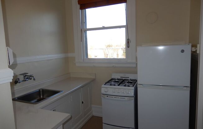 Studio, 1 bath, 475 sqft, $1,275, Unit 45