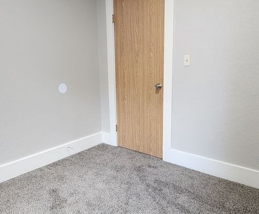 1 bed, 1 bath, 460 sqft, $1,050, Unit 211