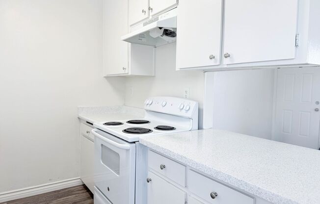 1 bed, 1 bath, 725 sqft, $1,745, Unit 28
