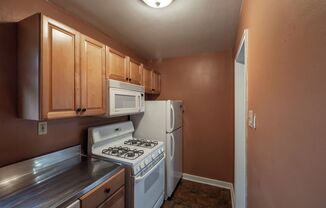 2 beds, 1 bath, 710 sqft, $1,610, Unit 06D