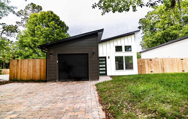 Spacious 3BR/3BA home in a quiet neighborhood near downtown and beaches, featuring private baths, outdoor seating areas, fenced yard, and modern comforts—perfect for short or long-term stays.