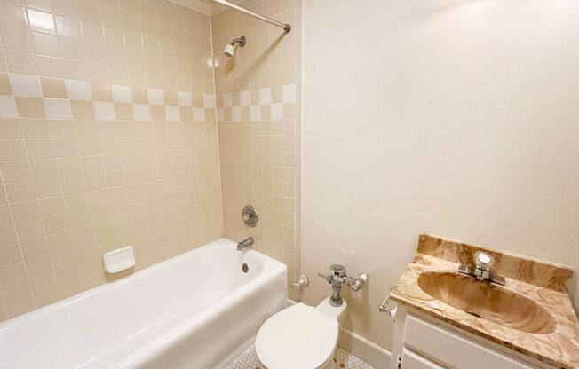1 bed, 1 bath, 648 sqft, $1,495, Unit Mayfair - 09