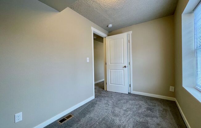 2 beds, 1 bath, 996 sqft, $1,495, Unit Unit #101 KT 73