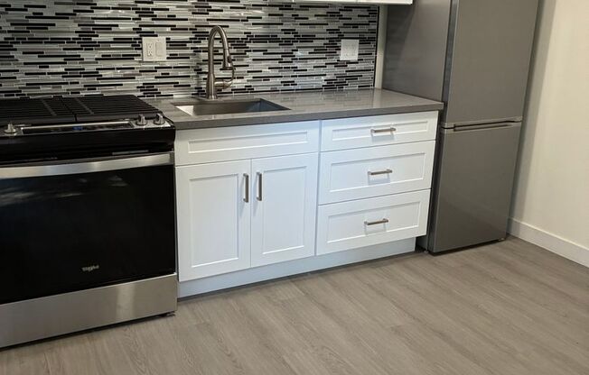 Studio, 1 bath, 370 sqft, $1,732, Unit 100