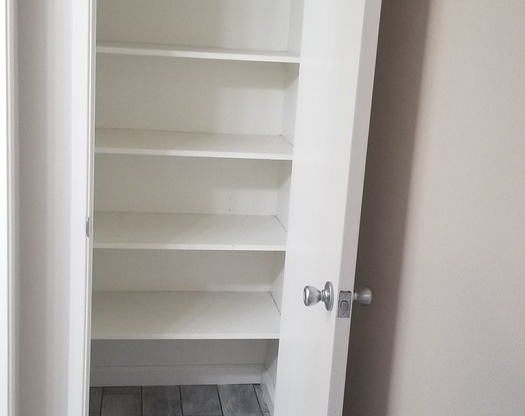 1 bed, 1 bath, 704 sqft, $1,425, Unit 13
