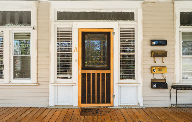 906 GREENWOOD AVE NE