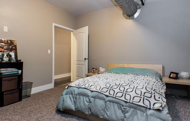 3 beds, 2 baths, 1,130 sqft, $2,050, Unit Jane 301