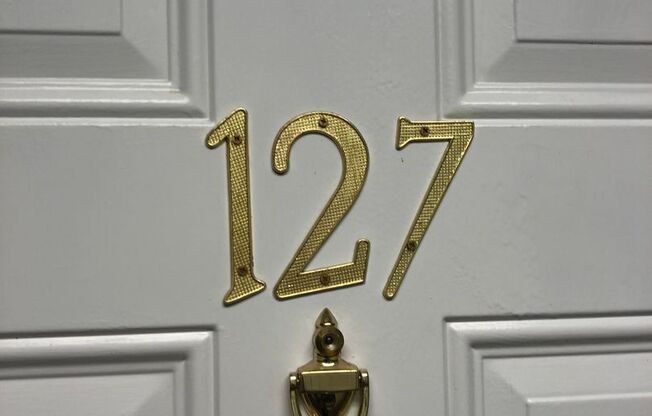 2 beds, 1 bath, 796 sqft, $1,150, Unit 127