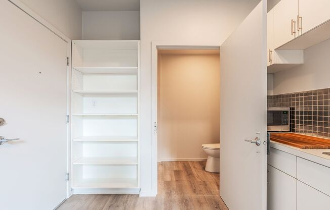 Studio, 1 bath, $775, Unit 217