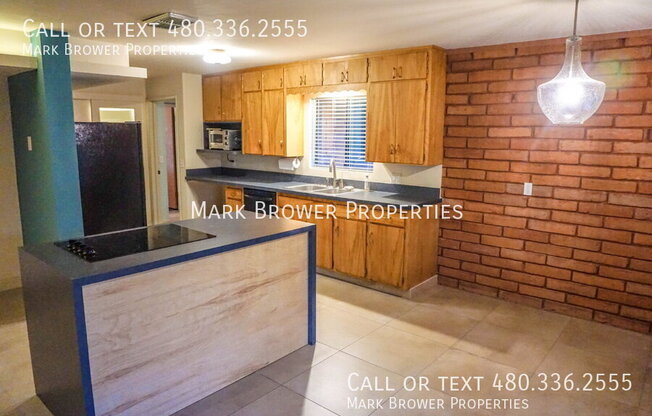505 E LOMA VIS DR