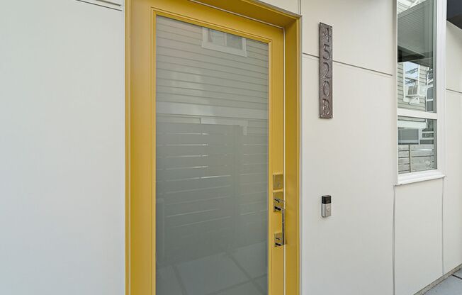 Modern 2bd/2ba Townhome with Rooftop & Parking!