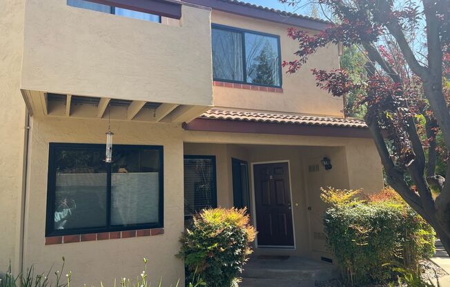 Beautiful upgraded 3 bed 2.5 bath Townhouse in Mountain View. Must See!