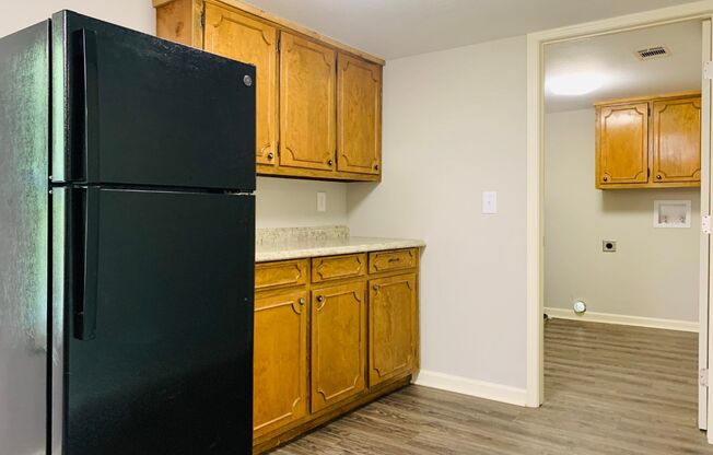 2 beds, 1 bath, $1,100