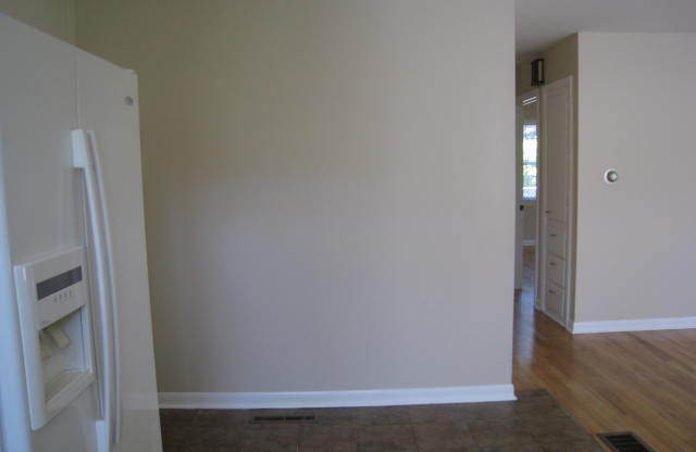 3 beds, 1 bath, $2,695