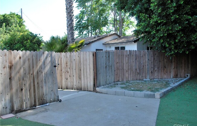 7055 7053 CORBIN AVE