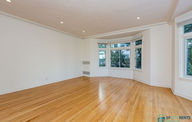 Pacific Heights: Corner Apartment w/ Formal Dining Room & Shared Roof Deck