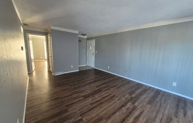 2 beds, 1 bath, 945 sqft, $1,100, Unit 4001D