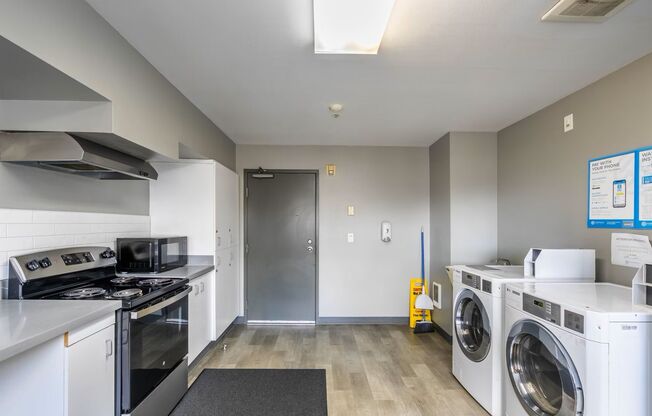 Studio, 1 bath, 180 sqft, $950, Unit Unit A306