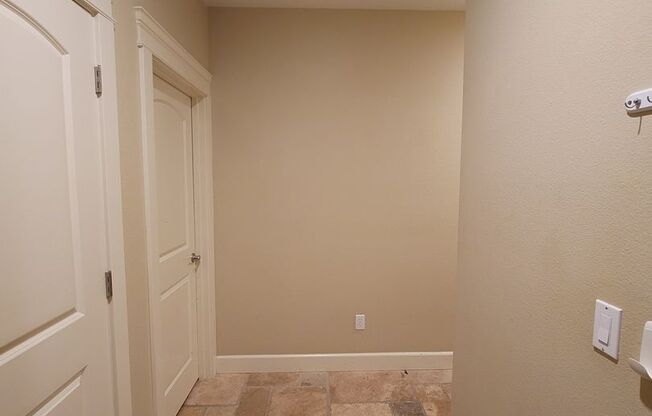 Contemporary Condo in Johns Landing