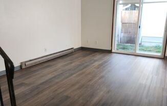 2 beds, 1.5 baths, 1,020 sqft, $1,300, Unit #E