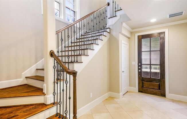 Townhome walking distance from Farmer's Market!