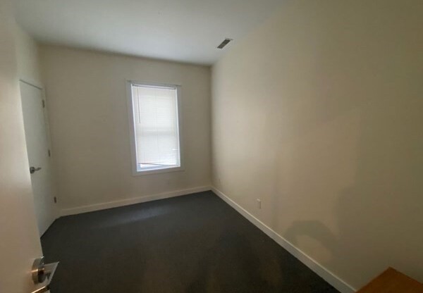 3 beds, 1 bath, 2,813 sqft, $2,600, Unit 1