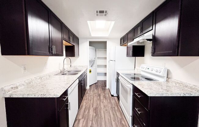 2 beds, 1 bath, 950 sqft, $1,225, Unit 107