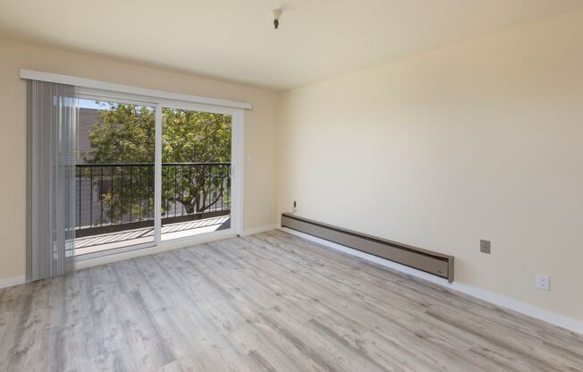 096 (700 Presidio)