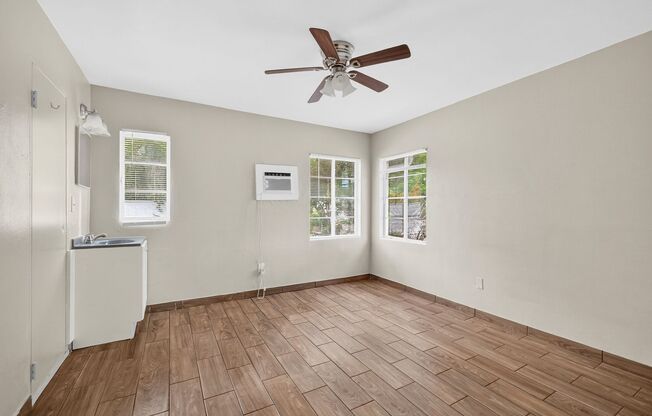 1 bed, 1 bath, 400 sqft, $1,100, Unit Unit B