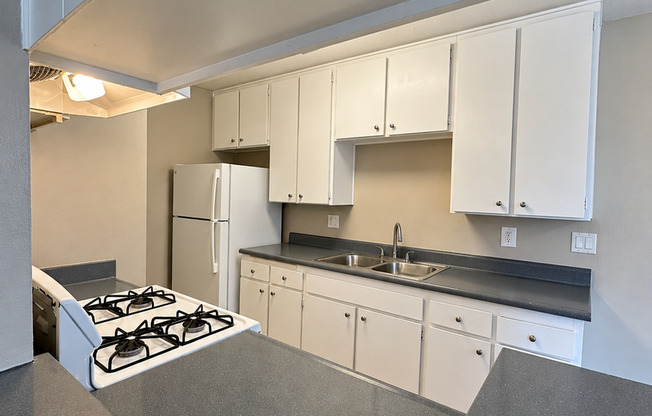2 beds, 1 bath, 772 sqft, $2,595, Unit 47