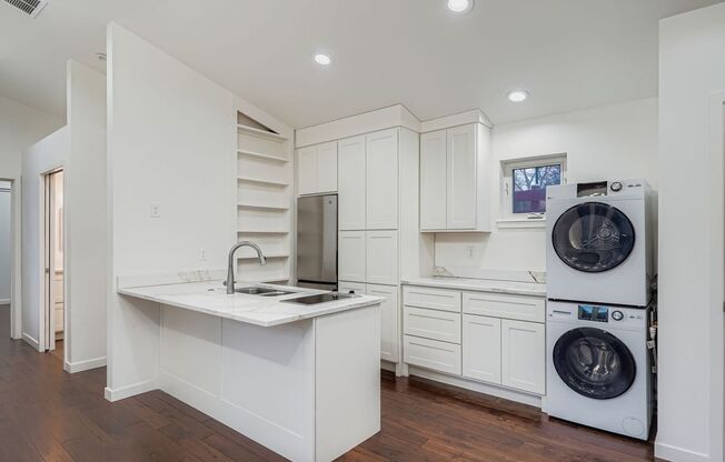 Centrally Located Stylish Boulder ADU with Natural Light & Convenience