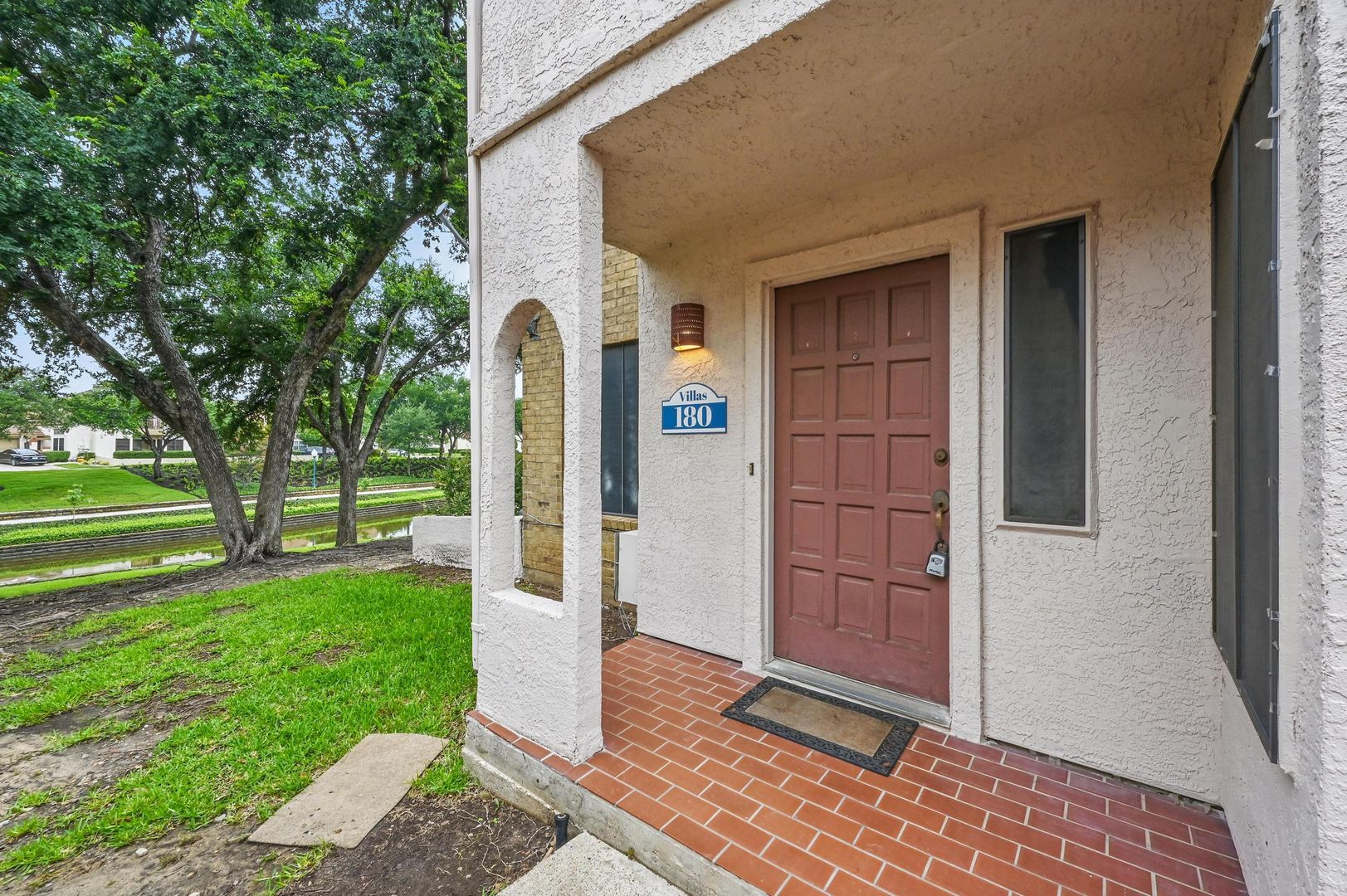 Beautiful 3 Bedroom Condo Overlooking The Canal!