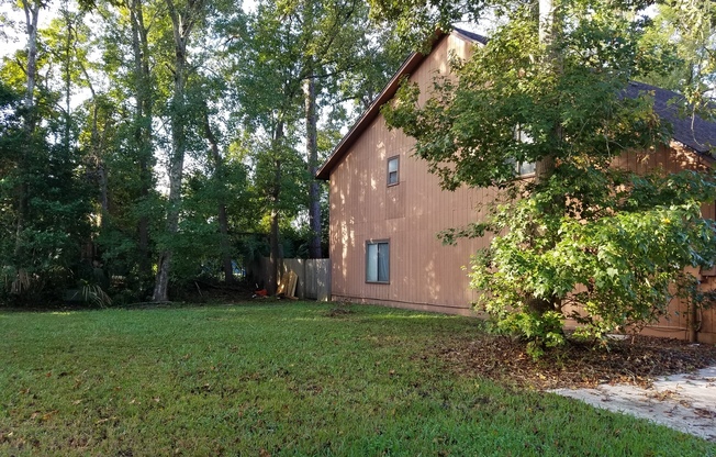 $1395 - 3/2/1 - Great Apartment - Upstairs Unit