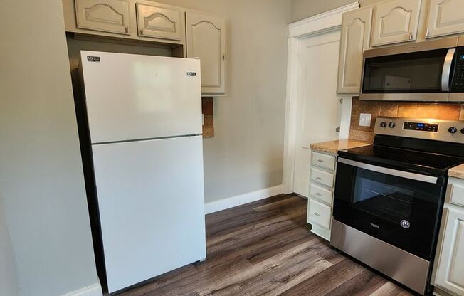 2 beds, 1 bath, 750 sqft, $1,350, Unit Down